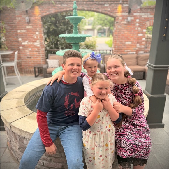 Welcome to my closet! I♥️God,Church,Fam&Friends😘 - Picture 4 of 9